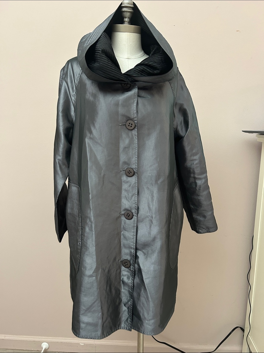 UBU Women's Hooded Reversible Black Satin-Effect Hooded Rain Coat size S
